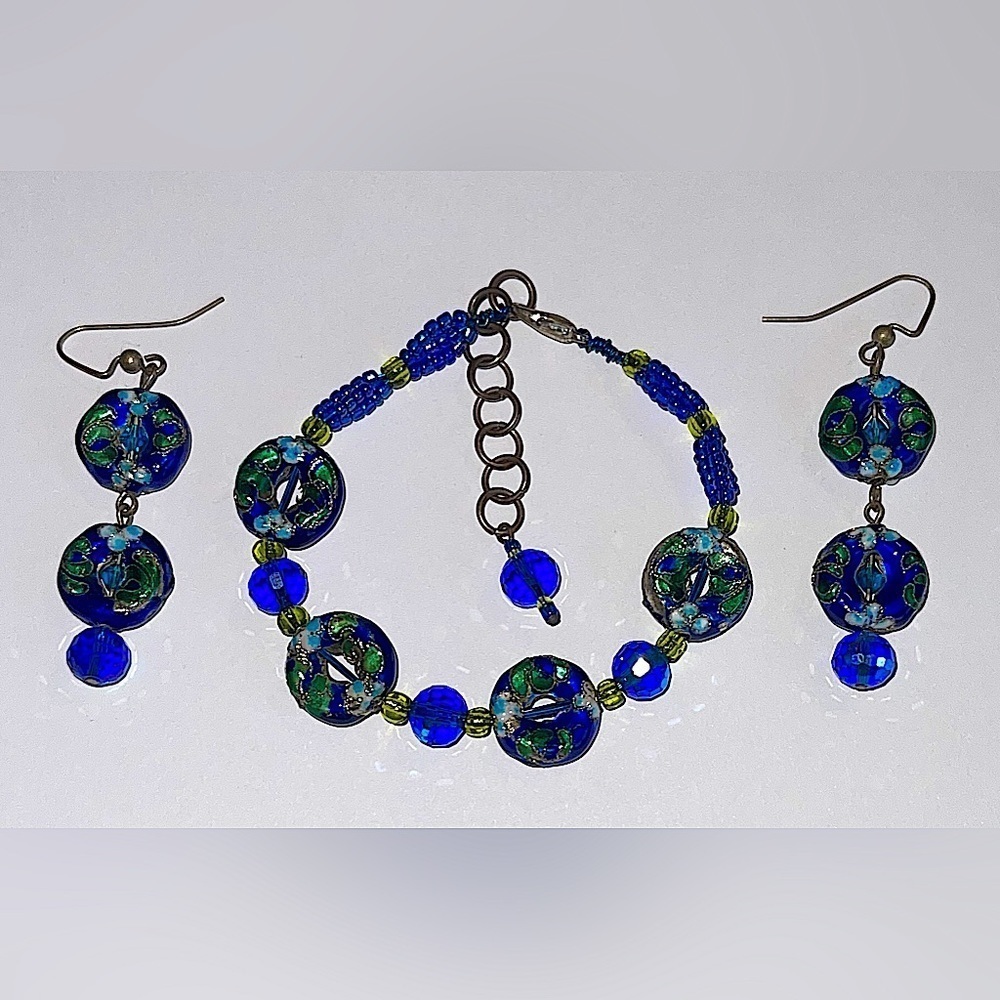 "New Empire" earring and bracelet set